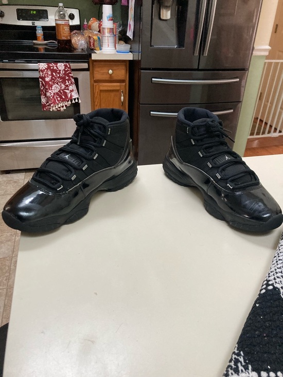 Nike Air Jordan 11 Cap and Gown Size 9 Mens main image 7